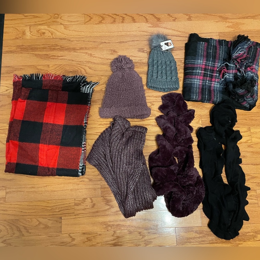 Scarf & hat lot